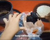 Foto langkah ke 3 dari resep Chocolate Truffle 2 Bahan Masak di Rice Cooker.