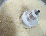 Foto del paso 2 de la receta: Chipá guazú pastel de choclo y queso