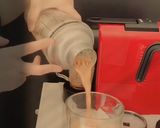 Hình bước làm 3 của món Cafe latte nghệ mật ong