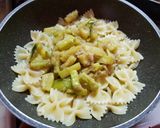 Foto del passaggio 7 della ricetta Farfalle alla crema scalogno