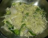 A picture of step 2 of Pizza paratha.