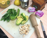 Foto del paso 2 de la receta: 92. Espaguetti de calabacín y setas con pesto de aguacate (principal verdura)