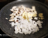 Foto del paso 6 de la receta: Empanada Delicias de Mar