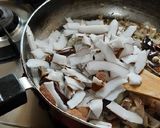 A picture of step 4 of Raw cashew spicy curry.