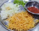 વેજ ચીઝ પિઝા(veg cheese pizza recipe in Gujarati) રેસીપી સ્ટેપ1ફોટો