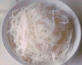 A picture of step 3 of Stir-Fried Soft Pho Noodles.