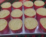 Foto langkah ke 4 dari resep Muffin yoghurt keju tanpa mixer.