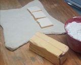 Foto del paso 3 de la receta: Banderillas y pañuelitos de hojaldre
