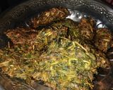 A picture of step 3 of Besan hari dhaniya ke pakode.