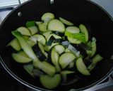 Foto del paso 1 de la receta 🥄Crema de calabacín 🥒 con albahaca🌿