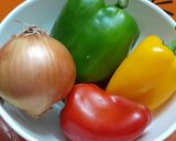 Hình bước làm 1 của món Tim cật xào ớt chuông