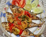 Foto langkah ke 6 dari resep Ikan Kembung Bumbu Iris.