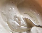 Sajtos-tejfölös-virslis rakott tészta recept fázis 3 fotója