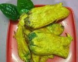 A picture of step 3 of Tamalapaku(metal leaves) bajji.