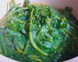 Hình bước làm 1 của món Canh rau muống nấu nghêu chua cay