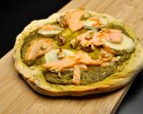 Foto del paso 6 de la receta: Pizza de salmón con salsa pesto