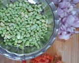 A picture of step 1 of Lobia potato curry.