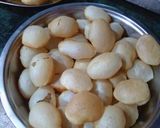 A picture of step 1 of Teekhi (Suji K Golgappe).