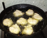 Foto del paso 3 de la receta: Buñuelos de cebolla y morrón