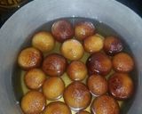 A picture of step 3 of Gullab jaman.