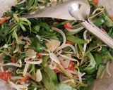Foto langkah ke 3 dari resep Cah Kangkung Tauge Saus Tiram Pedas.