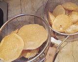A picture of step 3 of Meethi puri chat.