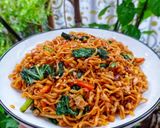 Foto langkah ke 6 dari resep Mie Goreng Sayur.