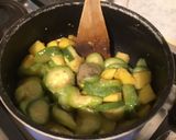 Une image de l'étape 6 de Soupe de pommes de terre et courgettes blanches aux épices italiennes.