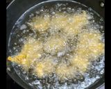 A picture of step 2 of Crispy Tukdi bhajiyas.
