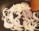 A picture of step 2 of ☆Tuna and Onion Garlic Soy Sauce Pasta☆.