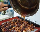 Foto langkah ke 3 dari resep Hazelnut and Almond Praline 50%.
