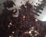 A picture of step 2 of Beetroot halwa.
