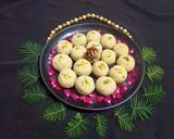A picture of step 7 of Semolina Gulkand laddu.