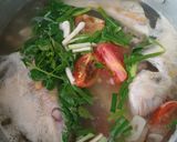 Foto langkah ke 4 dari resep Sop Ikan Daun Kelor.