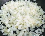 Foto del paso 2 de la receta: 13.🥮Empanada de salmón, cebolla, huevo y surimi