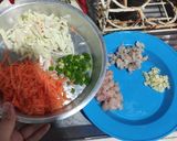 Foto langkah ke 1 dari resep Fuyunghai Ayam Udang.