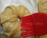A picture of step 12 of Mincedmeat stuffed bread rolls.