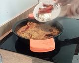 Foto del paso 3 de la receta: Arroz con patas mollejas y cuellos de pollo