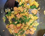 Foto langkah ke 4 dari resep Mie Goreng Udang.