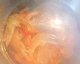 Foto del paso 3 de la receta: Ensaladilla sobre barcas de pan de gambas