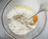 Foto langkah ke 1 dari resep Bolu kukus santan - merah putih.