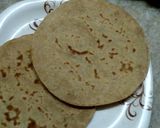 रोटी पिज़्ज़ा विद पास्ता टॉपिंग(Roti pizza with pasta topping recipe in Hindi) रेसिपी चरण 4 फोटो