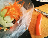 Foto del paso 3 de la receta: Coleslaw con Langostinos (Ensalada de Col)