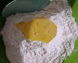 Foto langkah ke 2 dari resep Garlic Cheese Rolls.