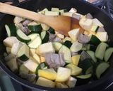 Une image de l'étape 13 de Sauté de veau aux légumes et tomates confites.