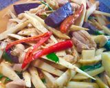 รูปขั้นตอนการทำที่ 4 ของ แกงคั่วหน่อไม้สดใส่ไก่