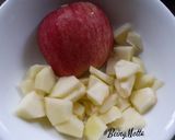 A picture of step 1 of Apple -Cinnamom Tea.