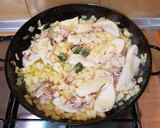 Foto del paso 5 de la receta: Calamares con mini daditos de patata