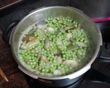 Foto del paso 3 de la receta Muslos de pollo con papas cocidas y menestra al horno