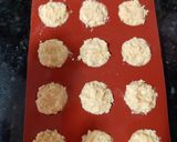 A picture of step 4 of Flourless, Sugar-Free Muffins.